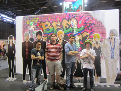 Japan Expo 2014 : Manga-Info, de gauche à droite : Unholyscream, 6mètres et 50kg plus haut nous avons Admin Manga-Info, puis Lucifer et enfin Kurotsu of mist