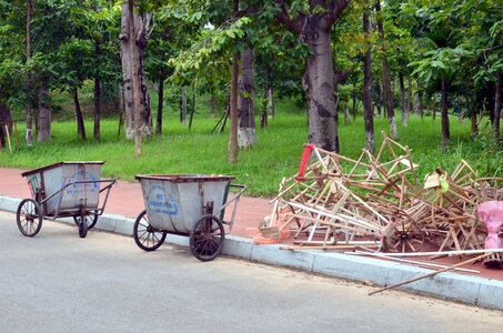 Vietnam, Poubelle typique utilisée pour le nettoyage des rues