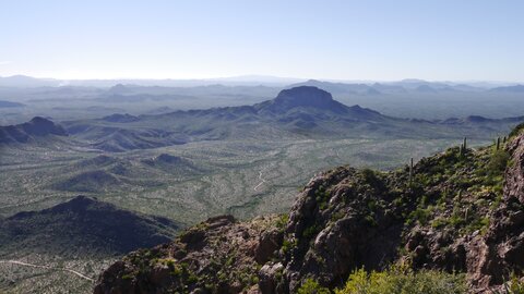USA oct nov 2018, _1230609 retouche Vue vers l’Ouest et le Mexique  depuis Arch Canyon  1175m   Organ Pipe Cactus NM