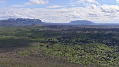 Islande, juin 20108, _1200879 raw Vue vers le Sud depuis cratère Hverfjall  452m 