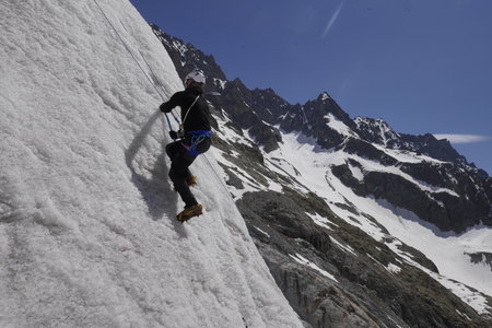 2019-06-04-09-autonomie-alpinisme-ecrins, ecole-glace-neigeglacier-blanc-alpes-aventure-2019-06-07-18